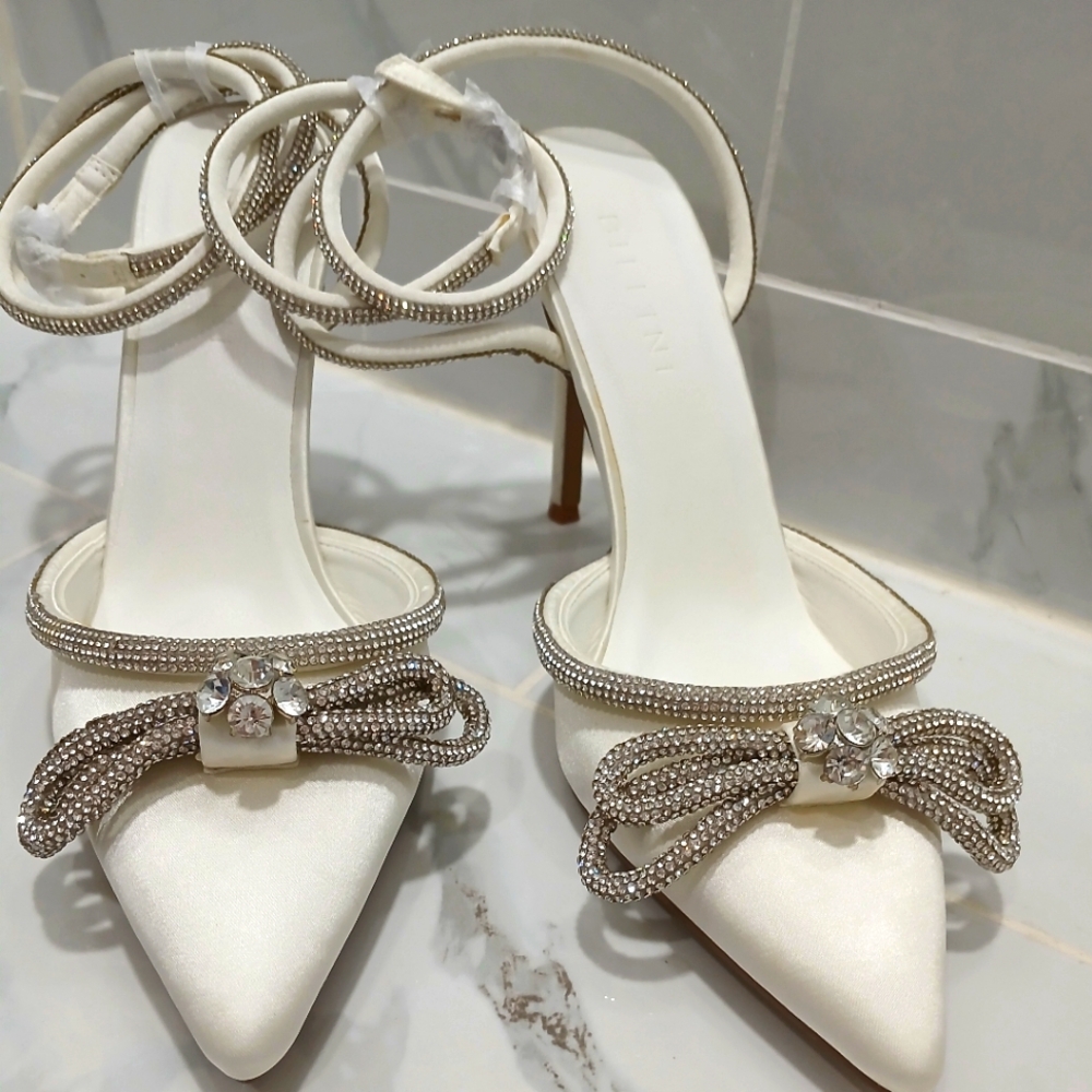BILLINI ELOPE RHINESTONE BOWS ANKLE STRAP HEELS WHITE SIZE 9 NWOT